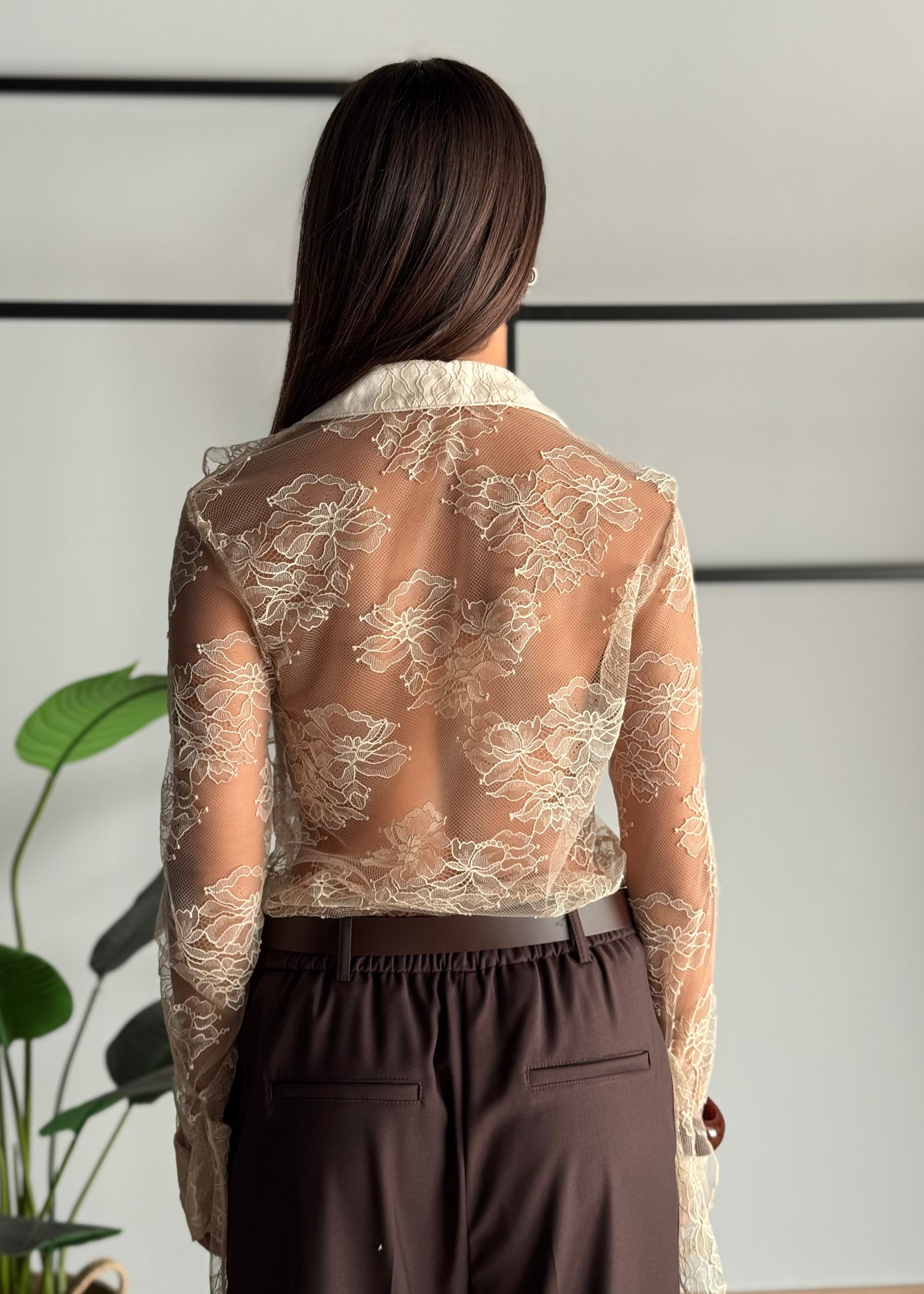 Camicia in pizzo con volant -KONTATTO