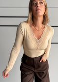 Carica l'immagine nel visualizzatore della galleria, Body beige con pizzo
