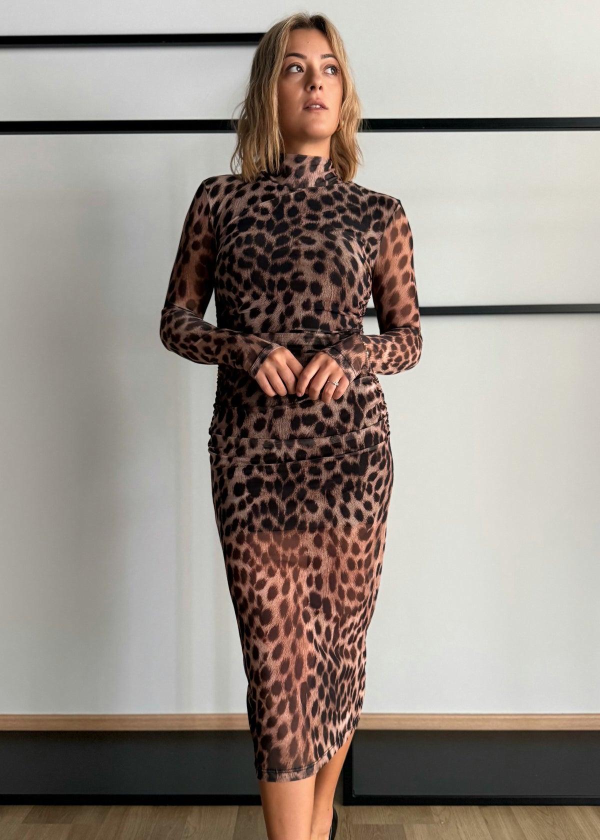 Abito midi animalier drappeggiato