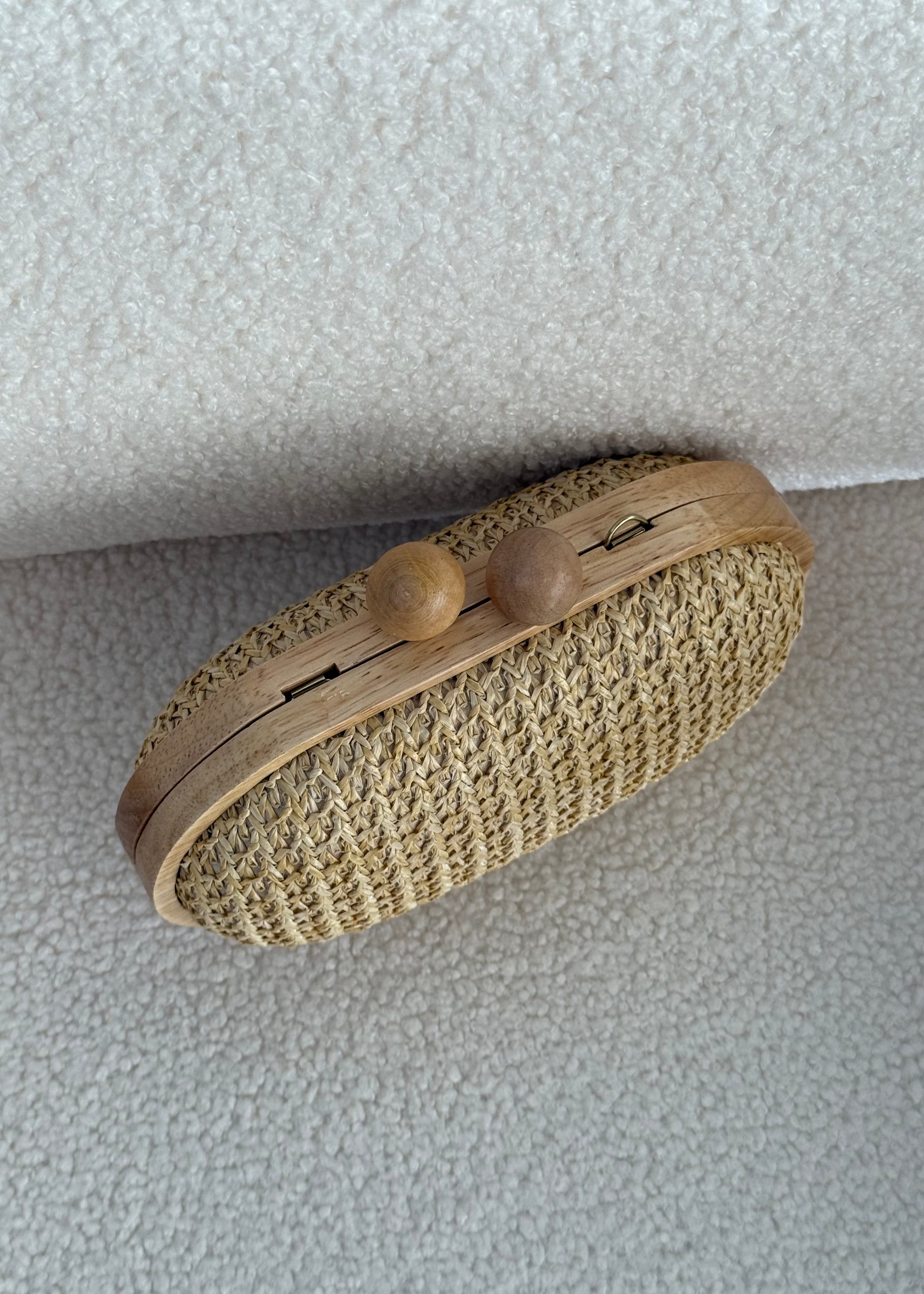 Clutch in rafia beige