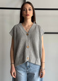 Carica l'immagine nel visualizzatore della galleria, Gilet ZAHJR in maglia con bottoni perla
