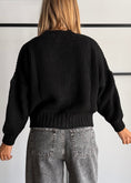 Carica l'immagine nel visualizzatore della galleria, Cardigan chunky nero con bottoni - ZAHJR
