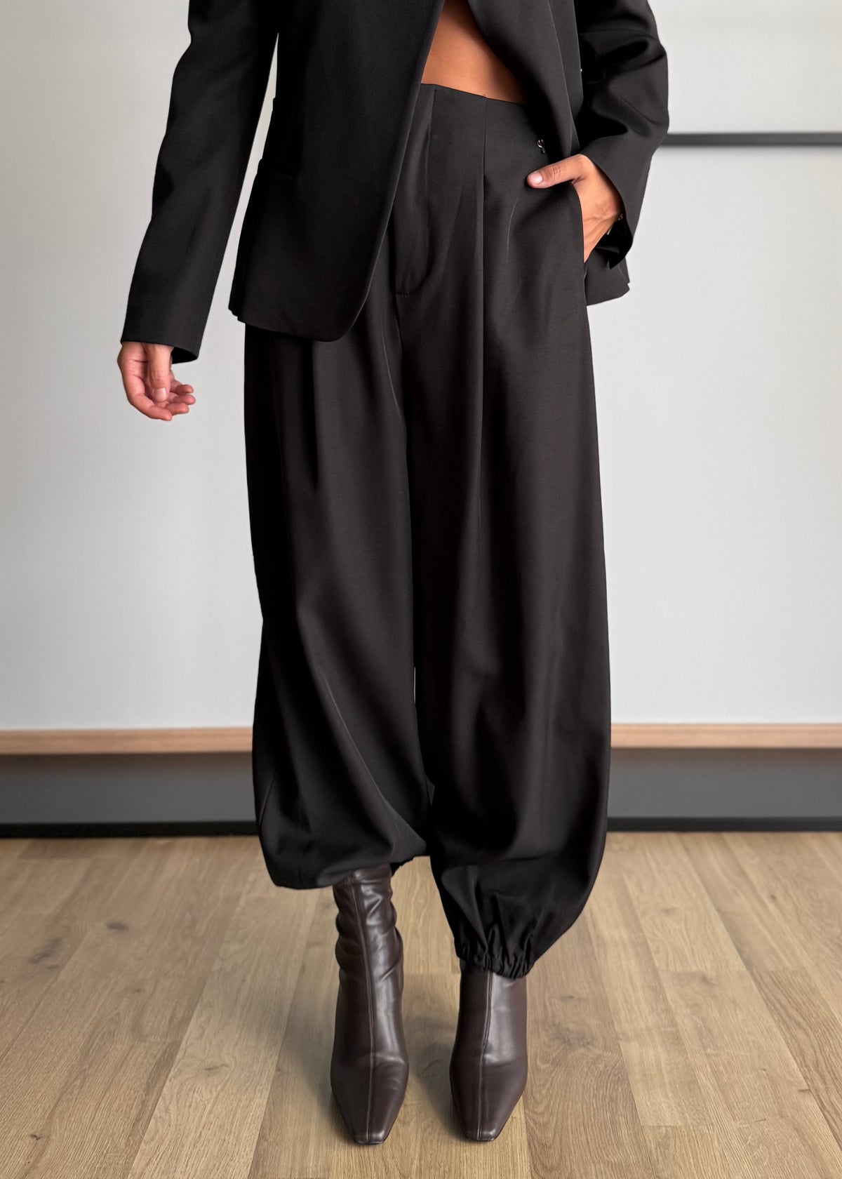 Pantalone nero balloon con fondo elasticizzato - PHILIALOFT