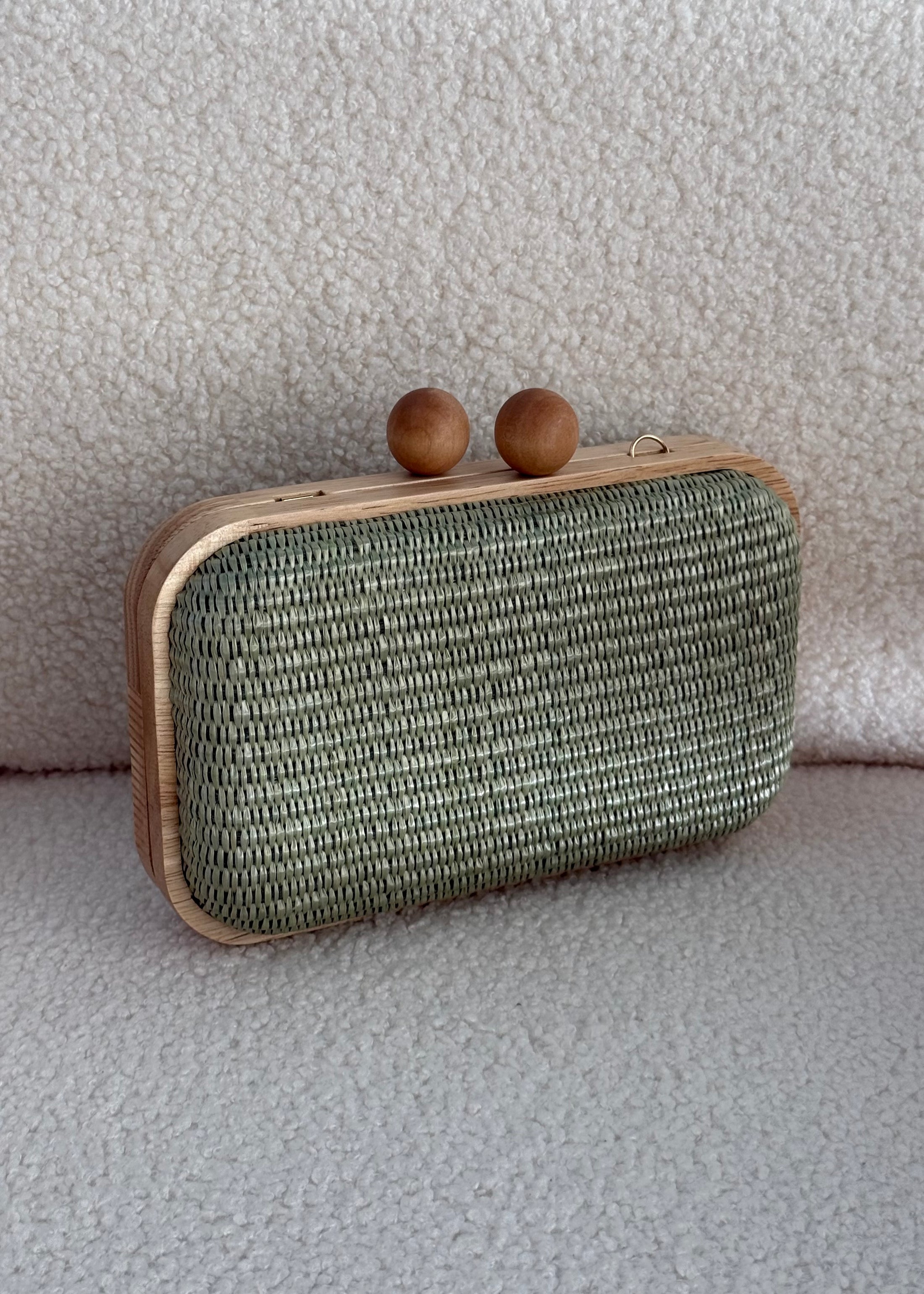 Clutch in rafia salvia