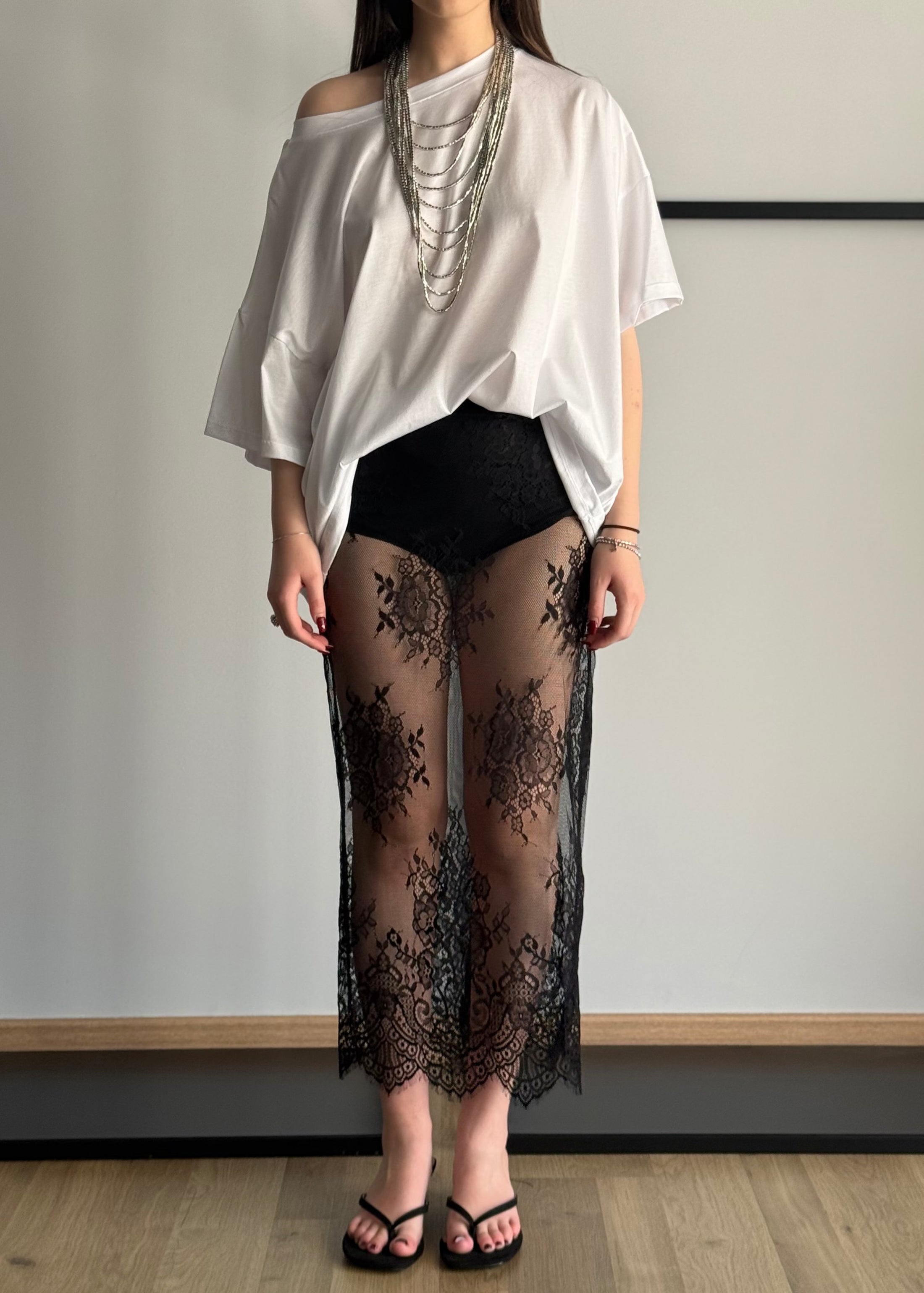 Gonna midi in pizzo trasparente nero