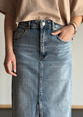 Carica l'immagine nel visualizzatore della galleria, Gonna THEVICE in denim
