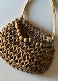 Carica l'immagine nel visualizzatore della galleria, Borsa Beige in Corda Intrecciata con Tracolla e Manico di Perle
