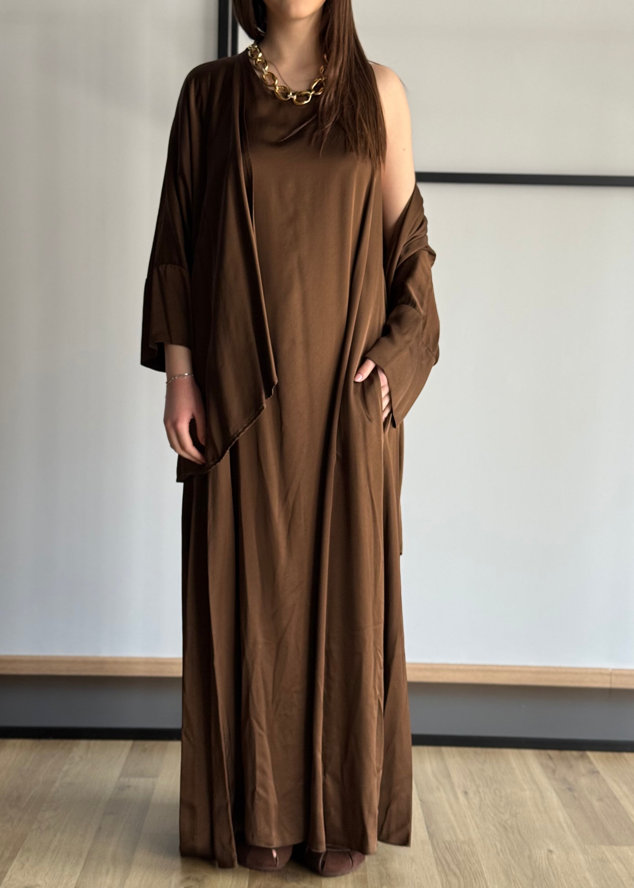 Abito lungo ZAHJR in satin moro