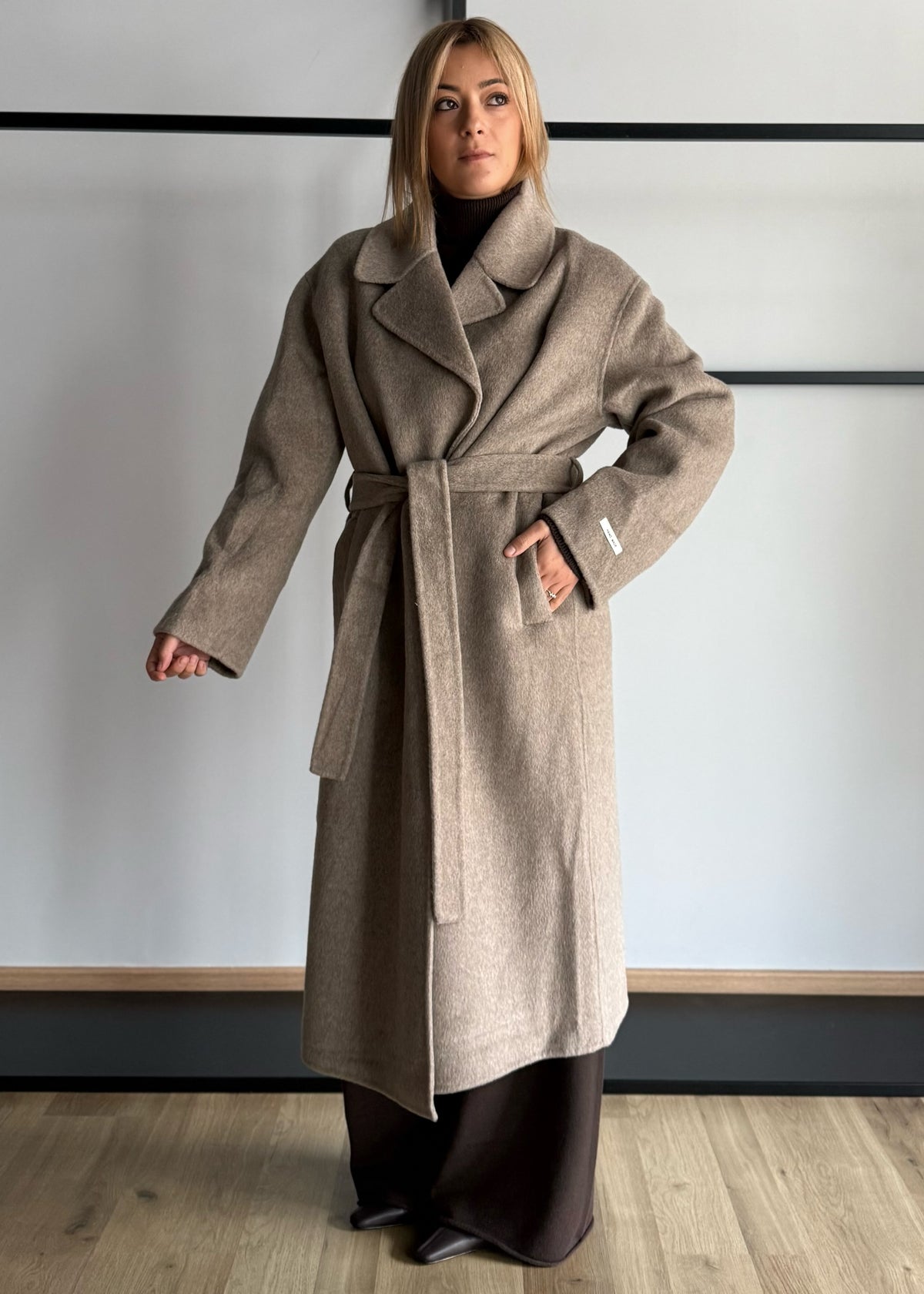 Cappotto lungo con cintura e sciarpa abbinata - KONTATTO