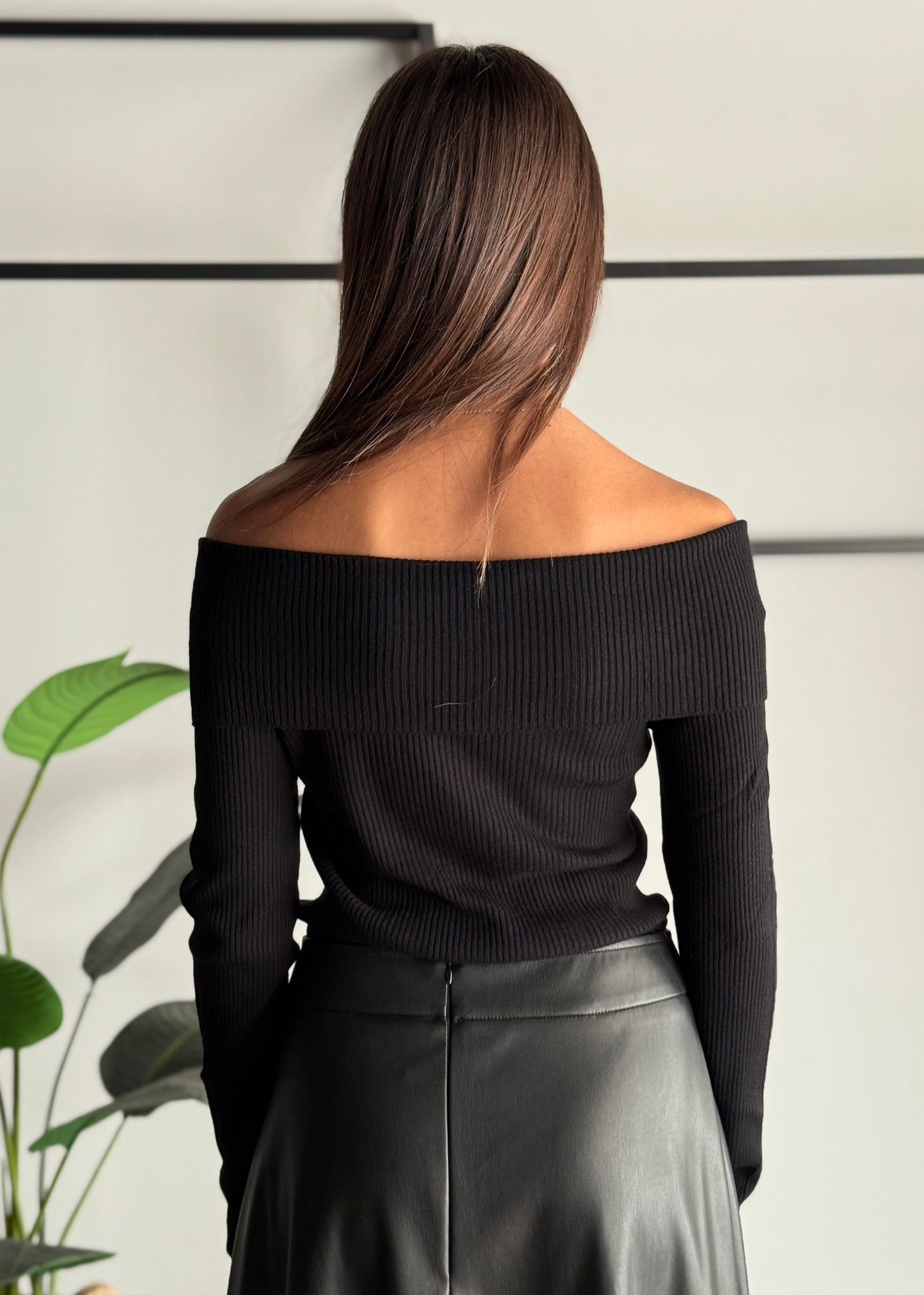 Maglia a coste con scollo Bardot -KONTATTO