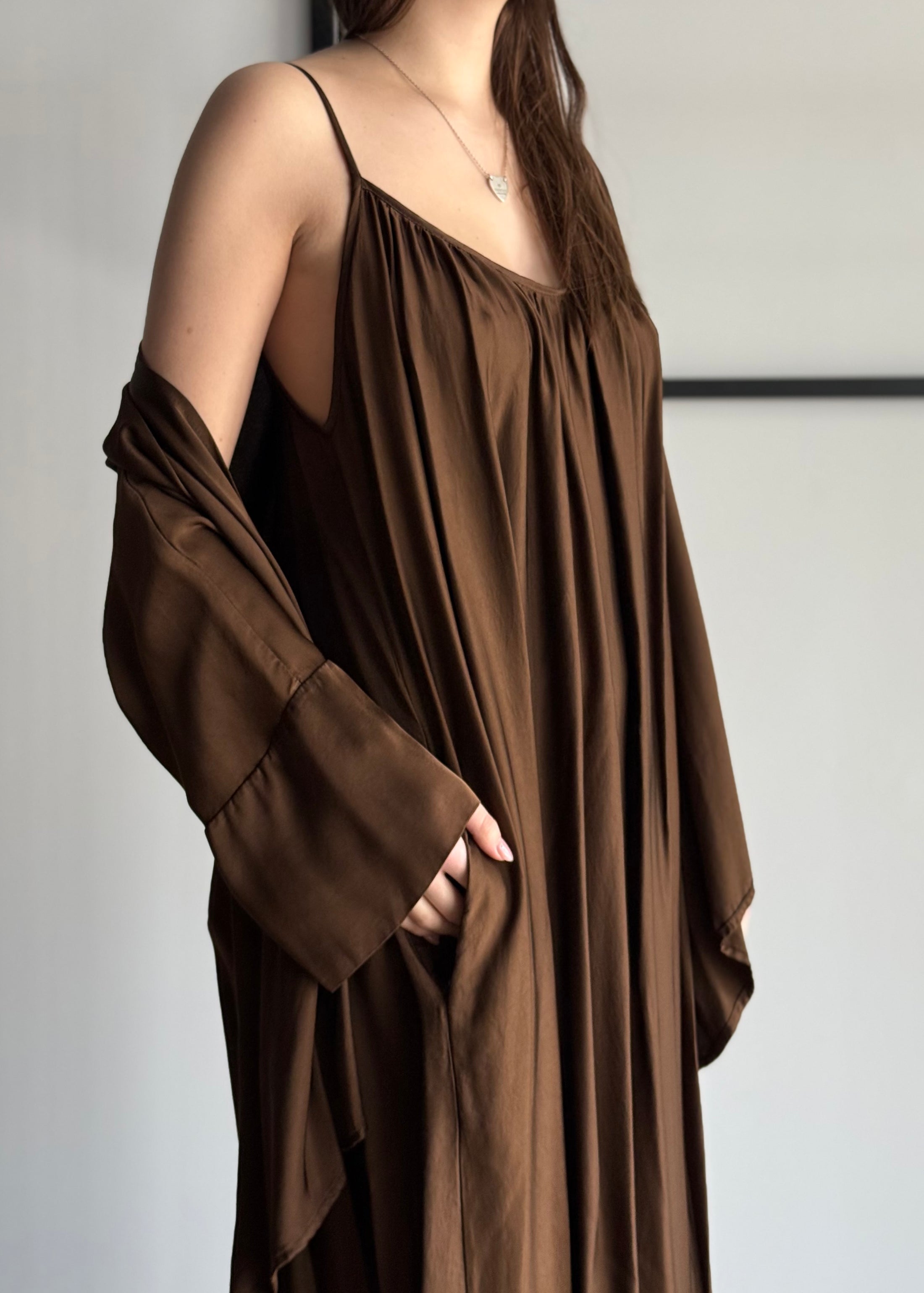 Abito lungo ZAHJR in satin moro