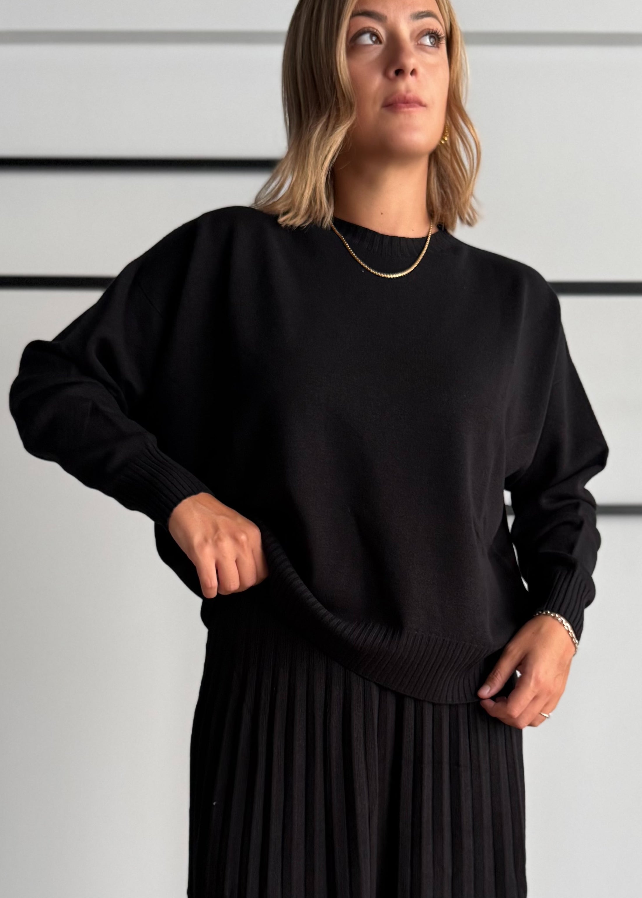 Maglia over girocollo nera - KONTATTO