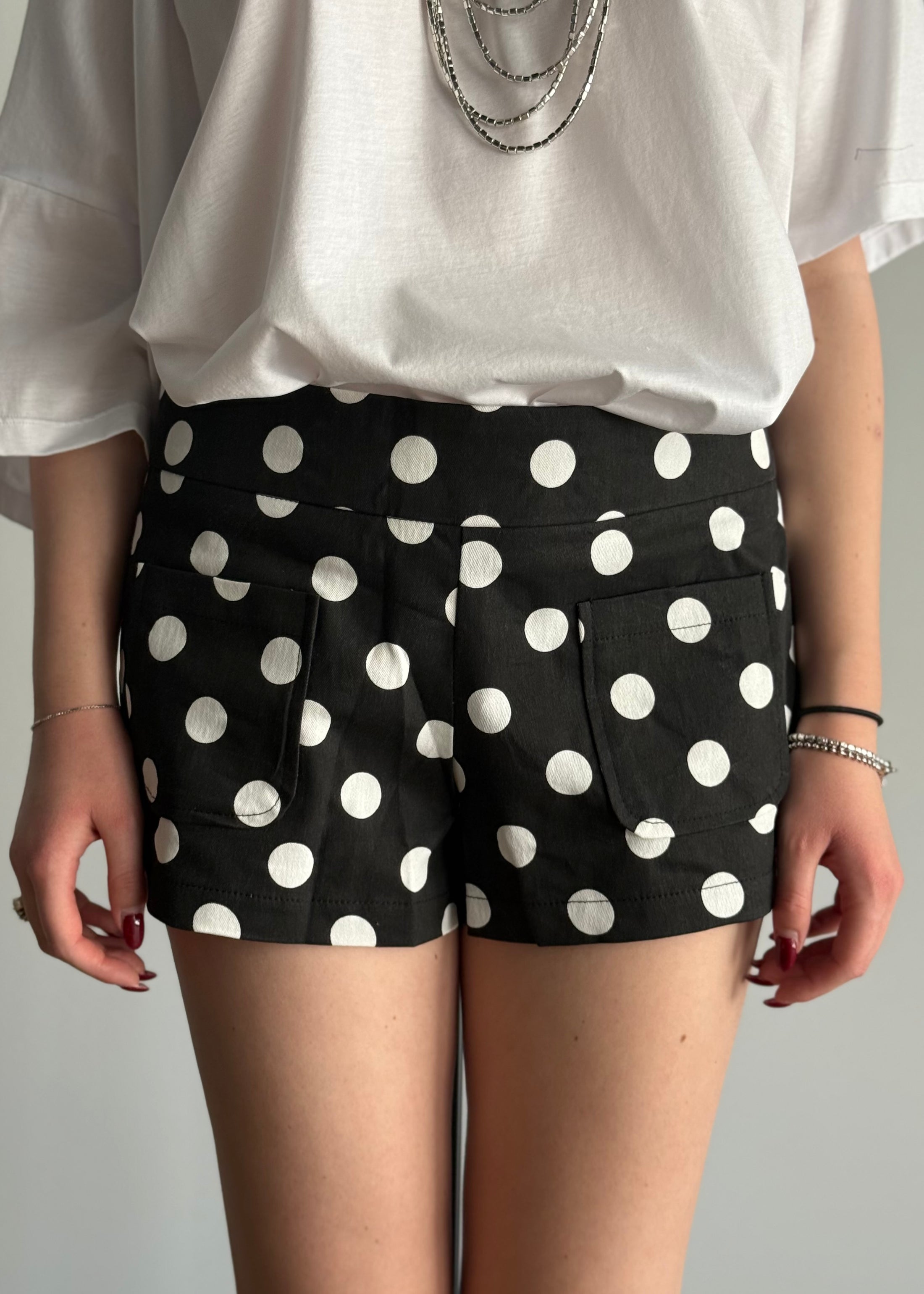 Short pois con tasche