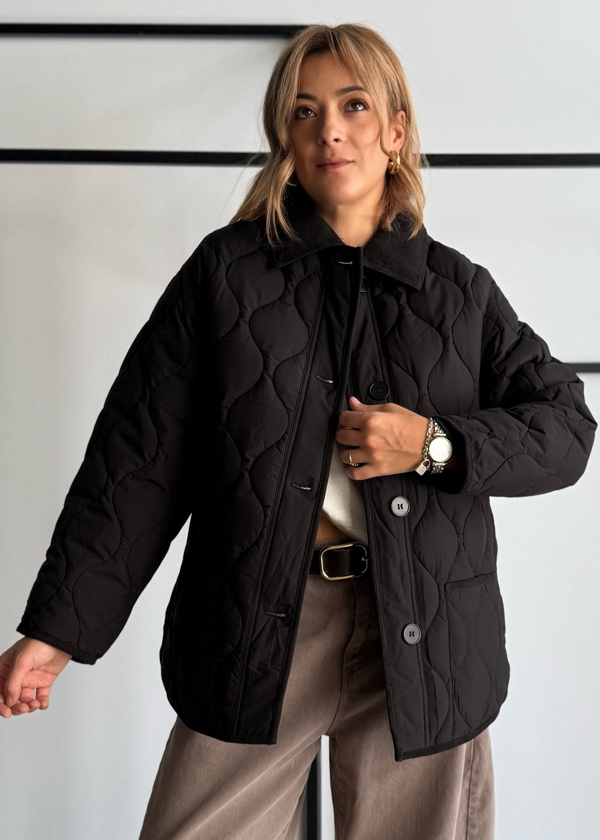 PREORDINE -Giacca COZY nera trapuntata con colletto in velluto