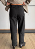 Carica l'immagine nel visualizzatore della galleria, Pantalone nero relax con charm - PHILIALOFT
