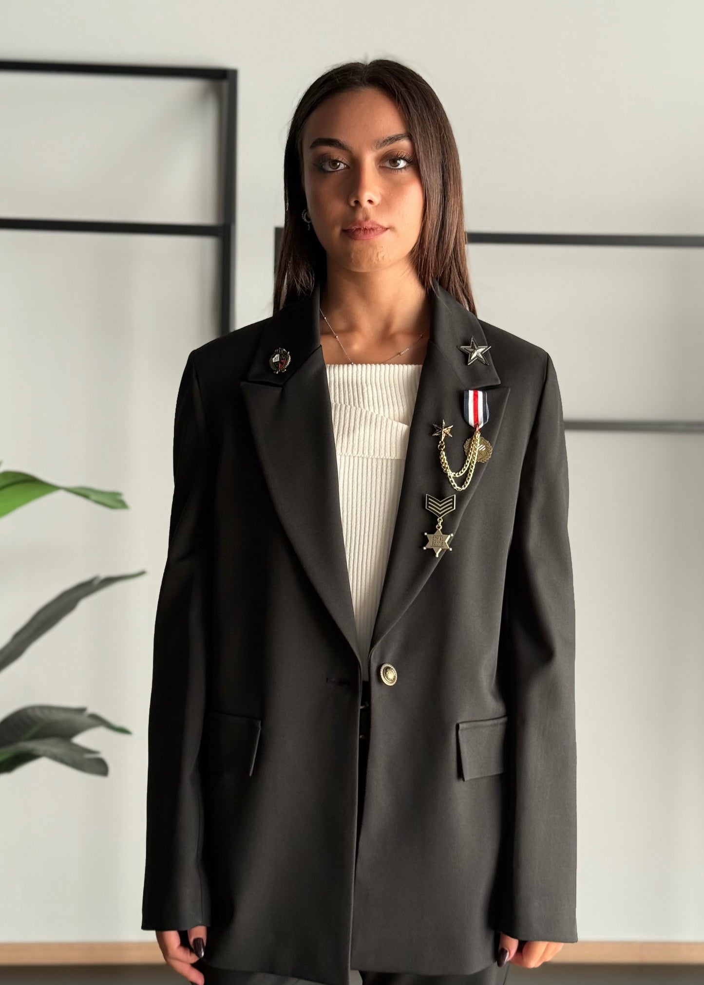 Blazer monopetto con spille in stile militare -ZAHJR