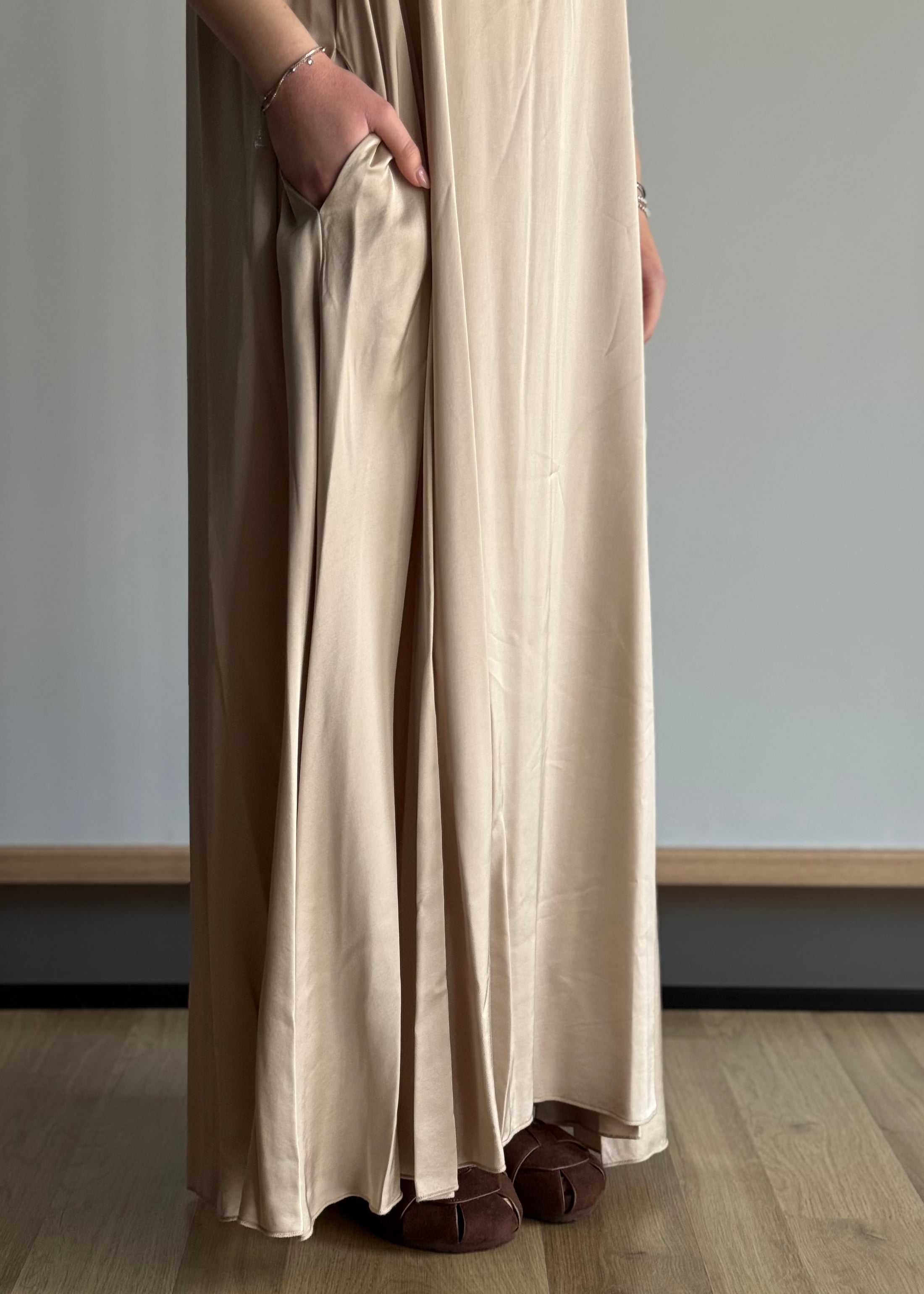 Abito lungo ZAHJR in satin avena