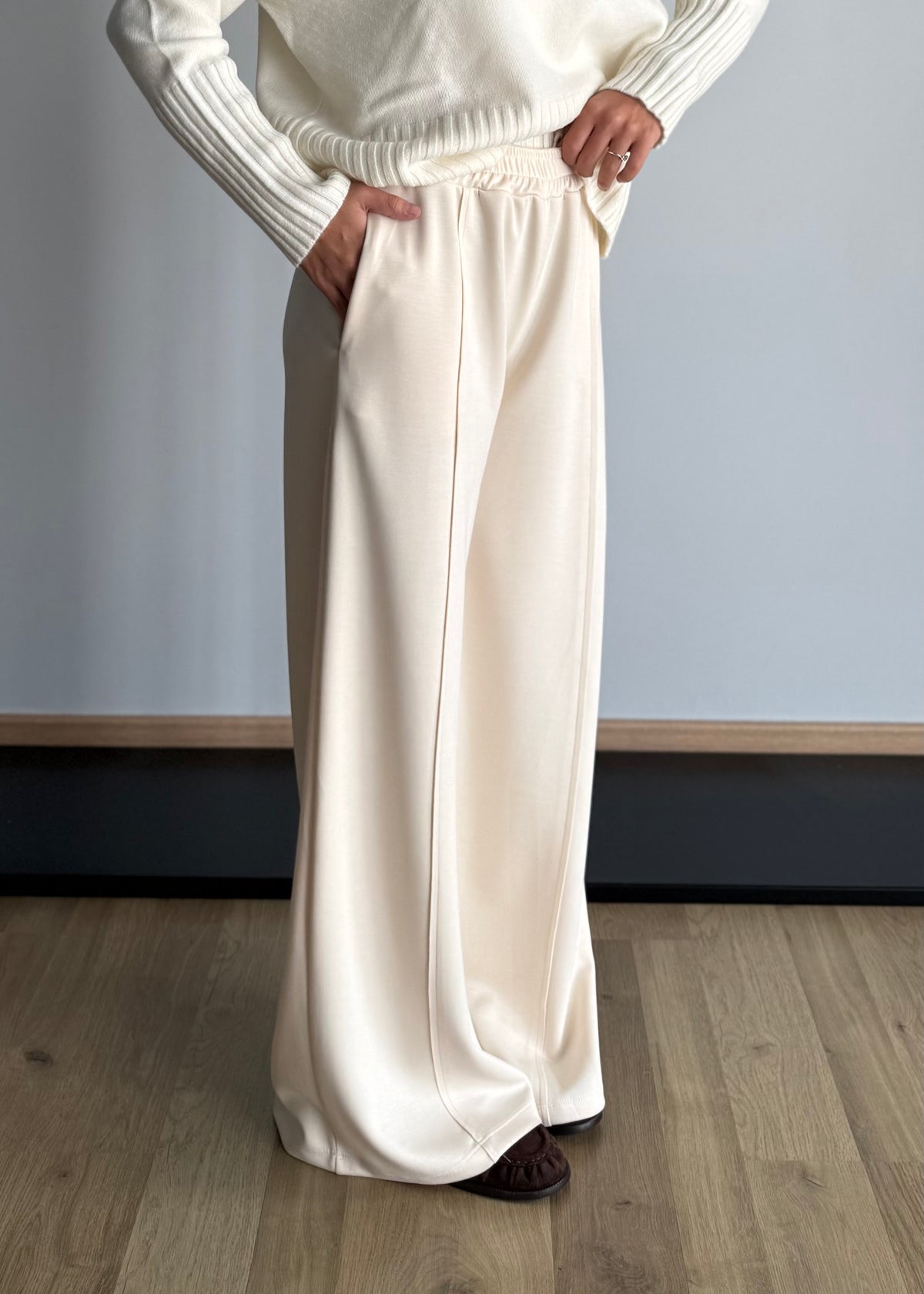 Pantalone tuta crema
