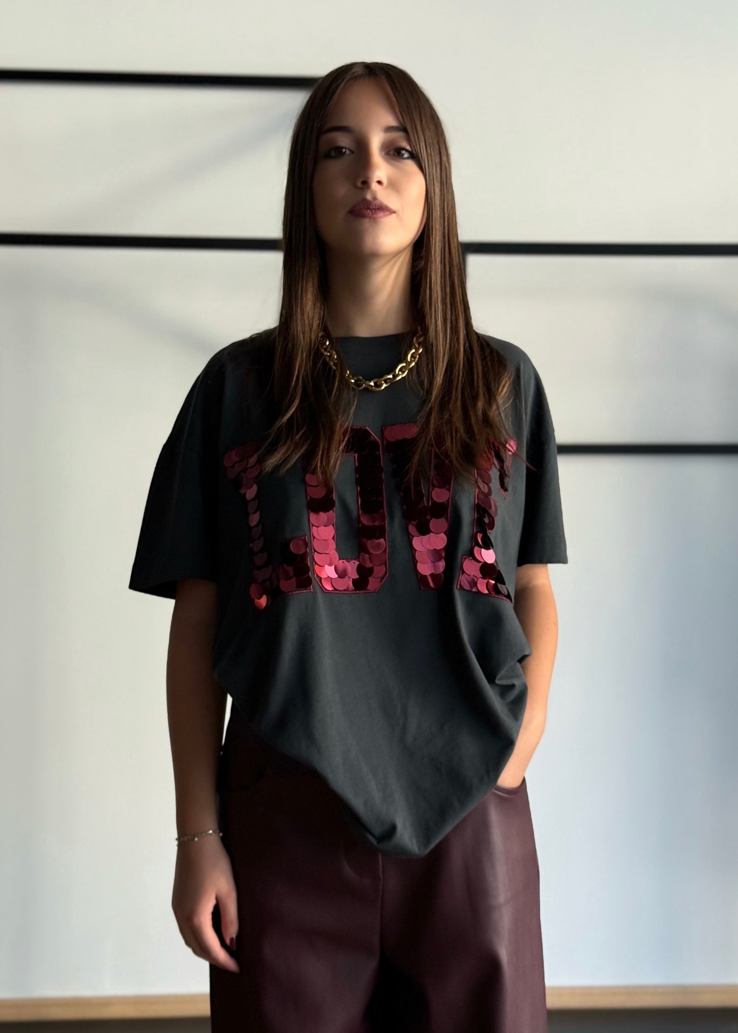 T-shirt con scritta “love” in paillettes -ZAHJR