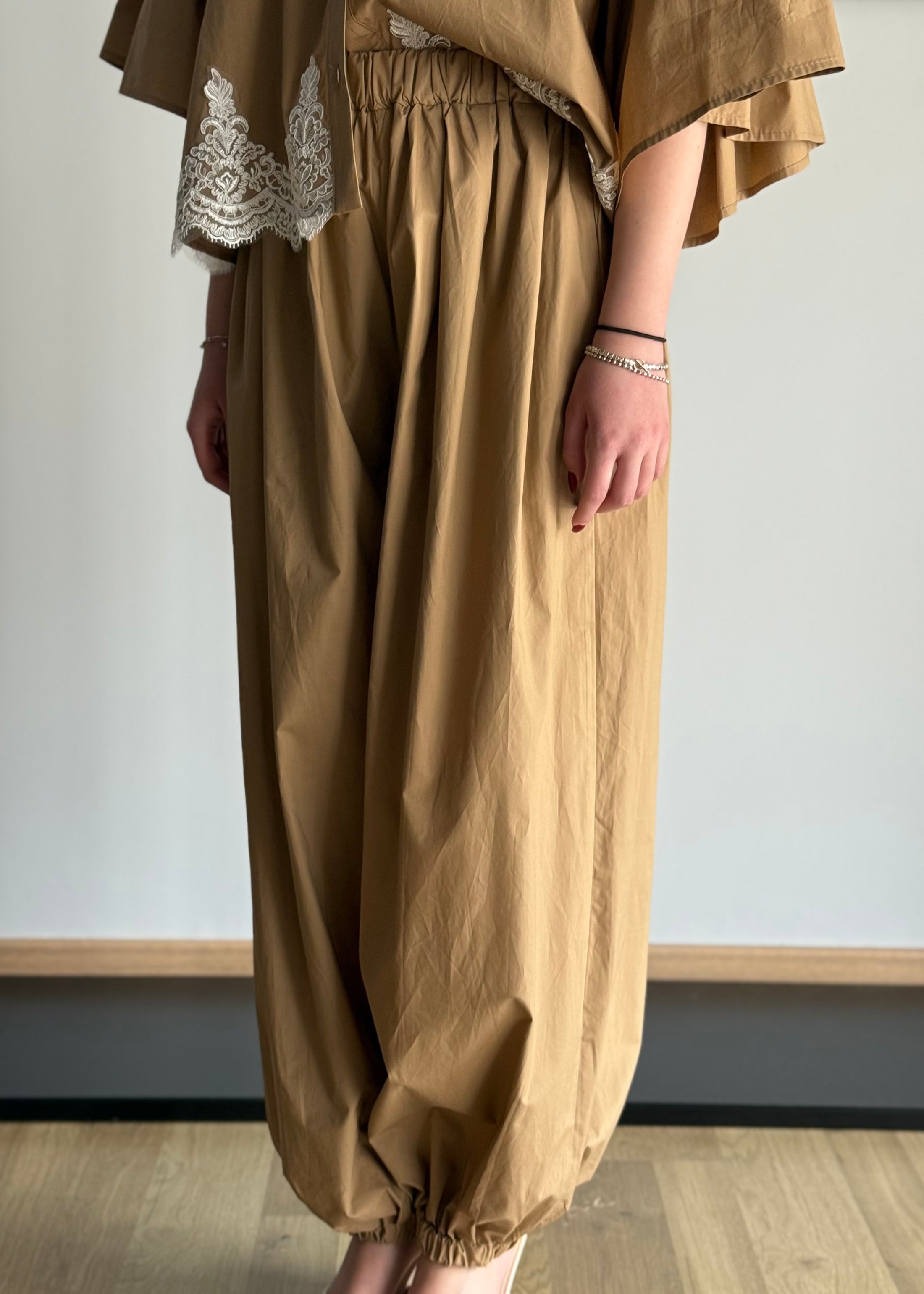 Pantaloni KIKISIX jogger