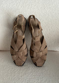 Carica l'immagine nel visualizzatore della galleria, Sandali flat THEVICE intrecciati taupe
