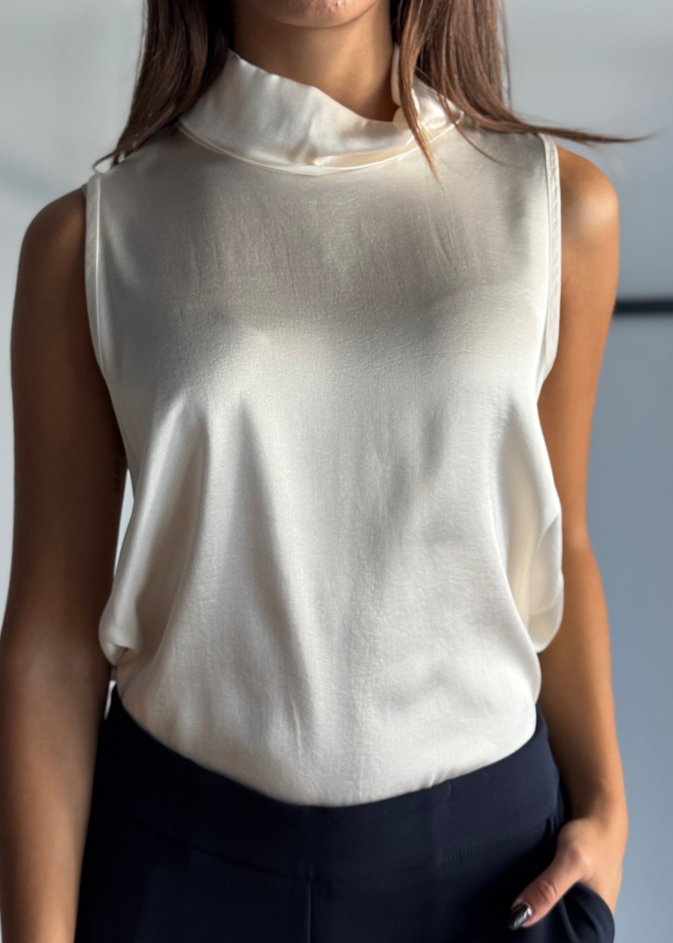 Top in viscosa con scollo lupetto -ZAHJR