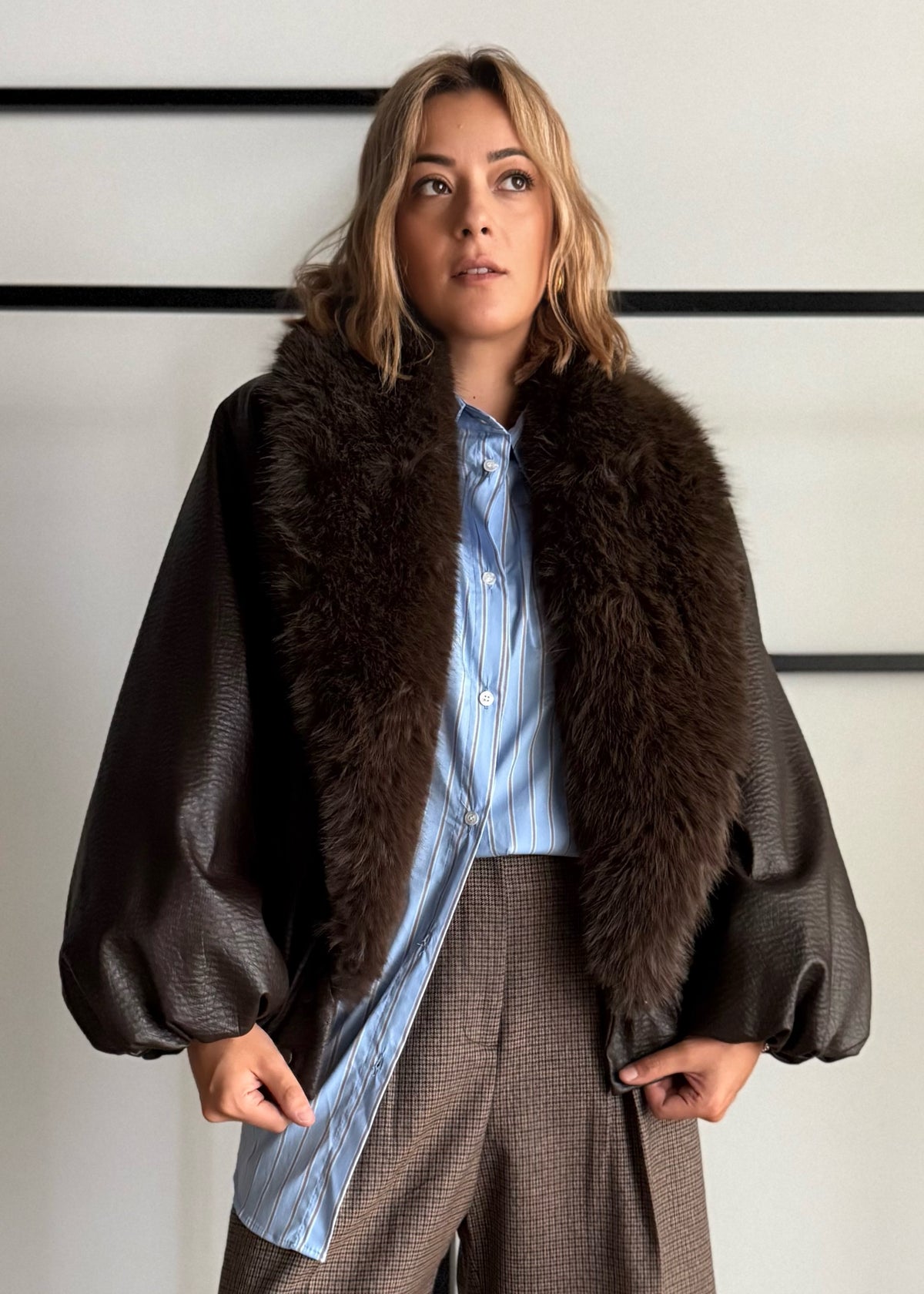 Giacca effetto pelle martellata con maxi collo in eco fur - PHILIALOFT