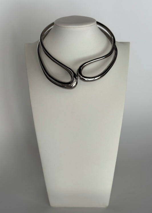 Collana rigida argento effetto scultoreo
