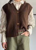 Carica l'immagine nel visualizzatore della galleria, Gilet ZAHJR in maglia con bottoni moro
