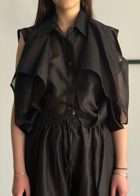 Camicia nera trasparente con volant