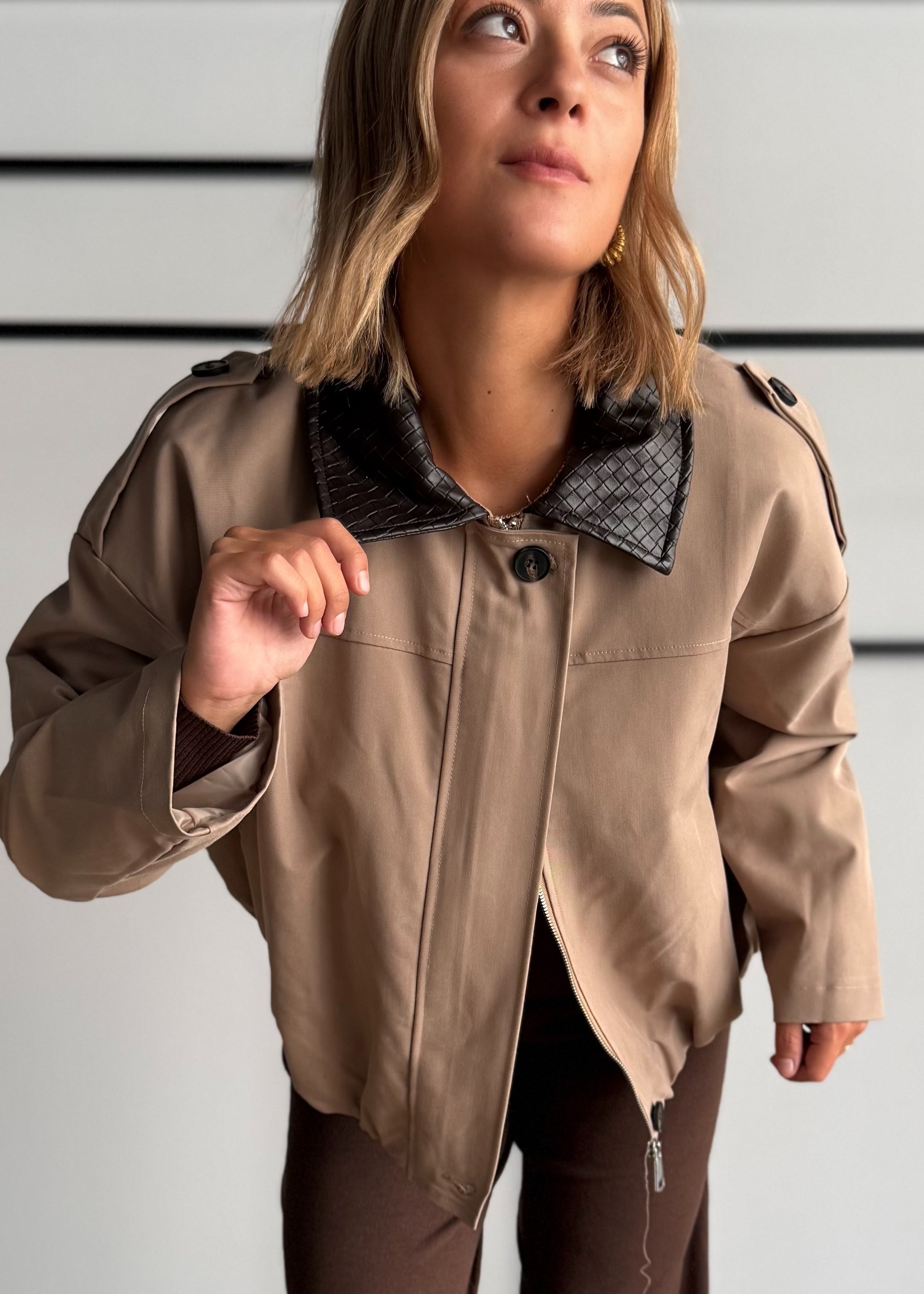 Giacca Bomber beige con Collo in Ecopelle