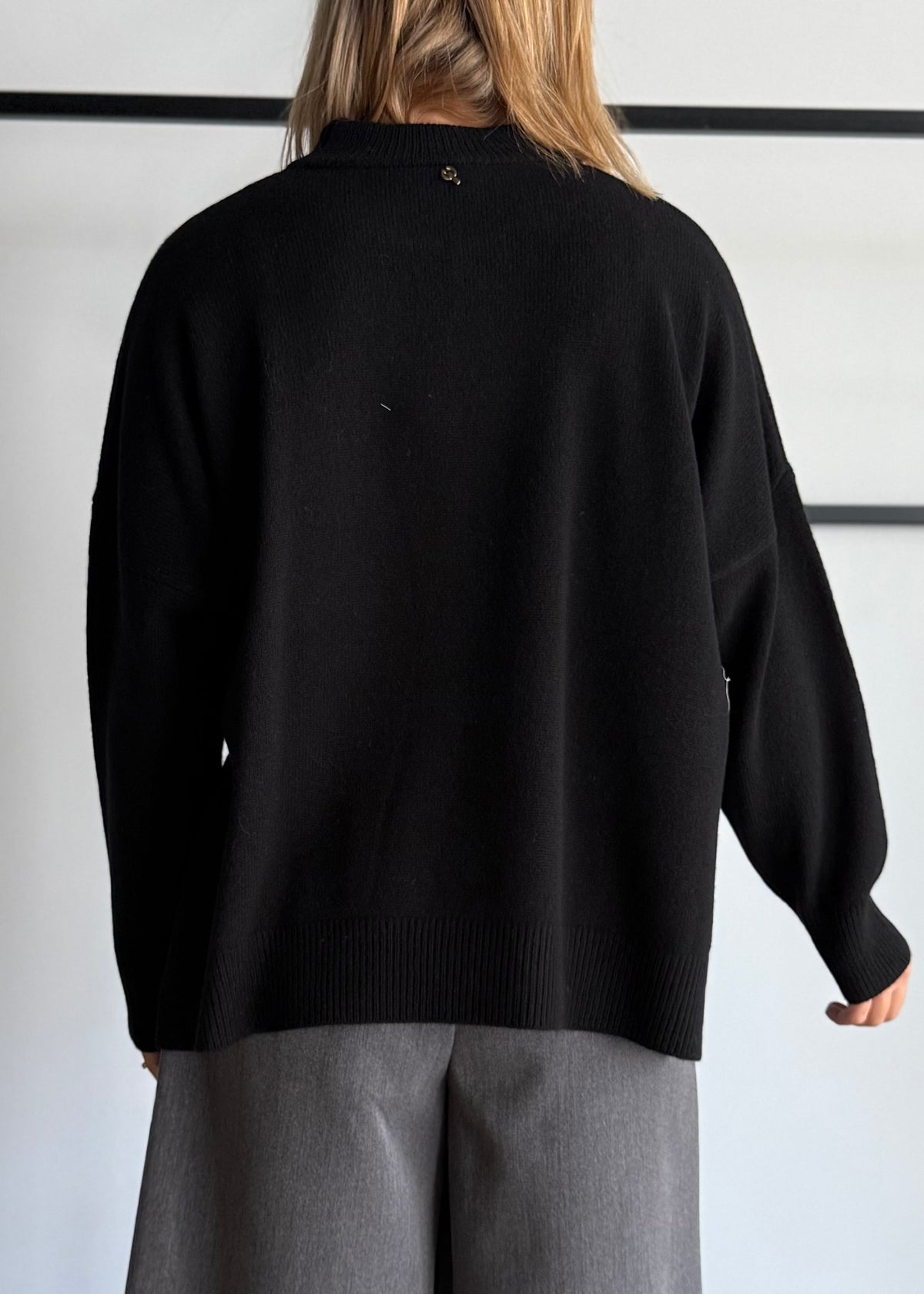 Maglia over nero spacchi laterali - PHILIALOFT