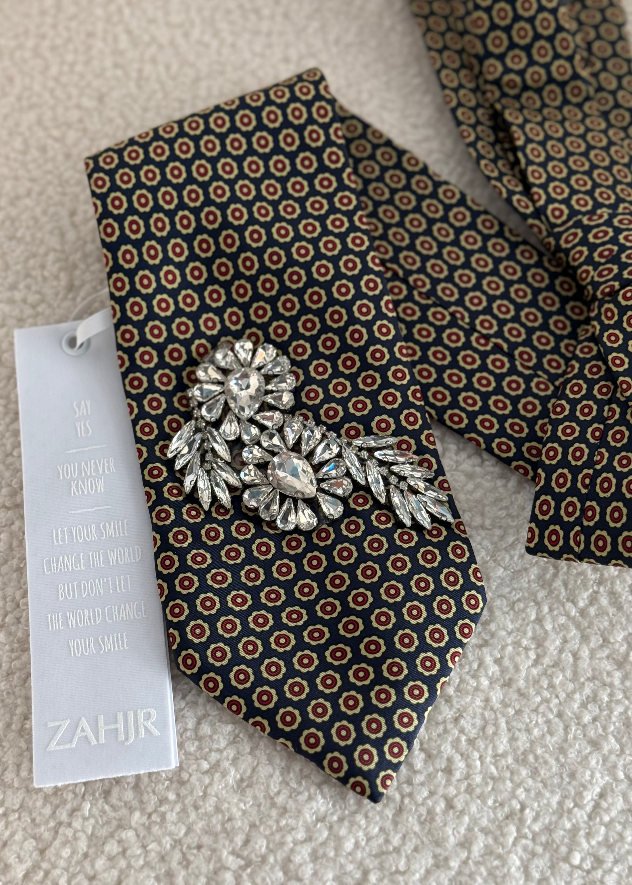 Cravatta ZAHJR con spilla gioiello