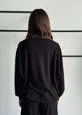 Carica l'immagine nel visualizzatore della galleria, Maglia in viscosa scollo a V -KONTATTO
