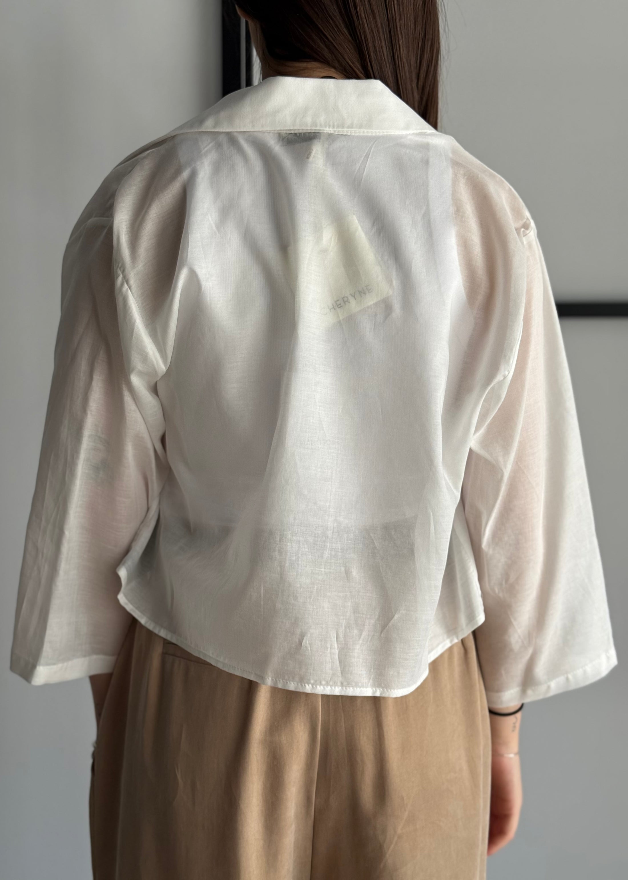 Camicia corta bianca da annodare