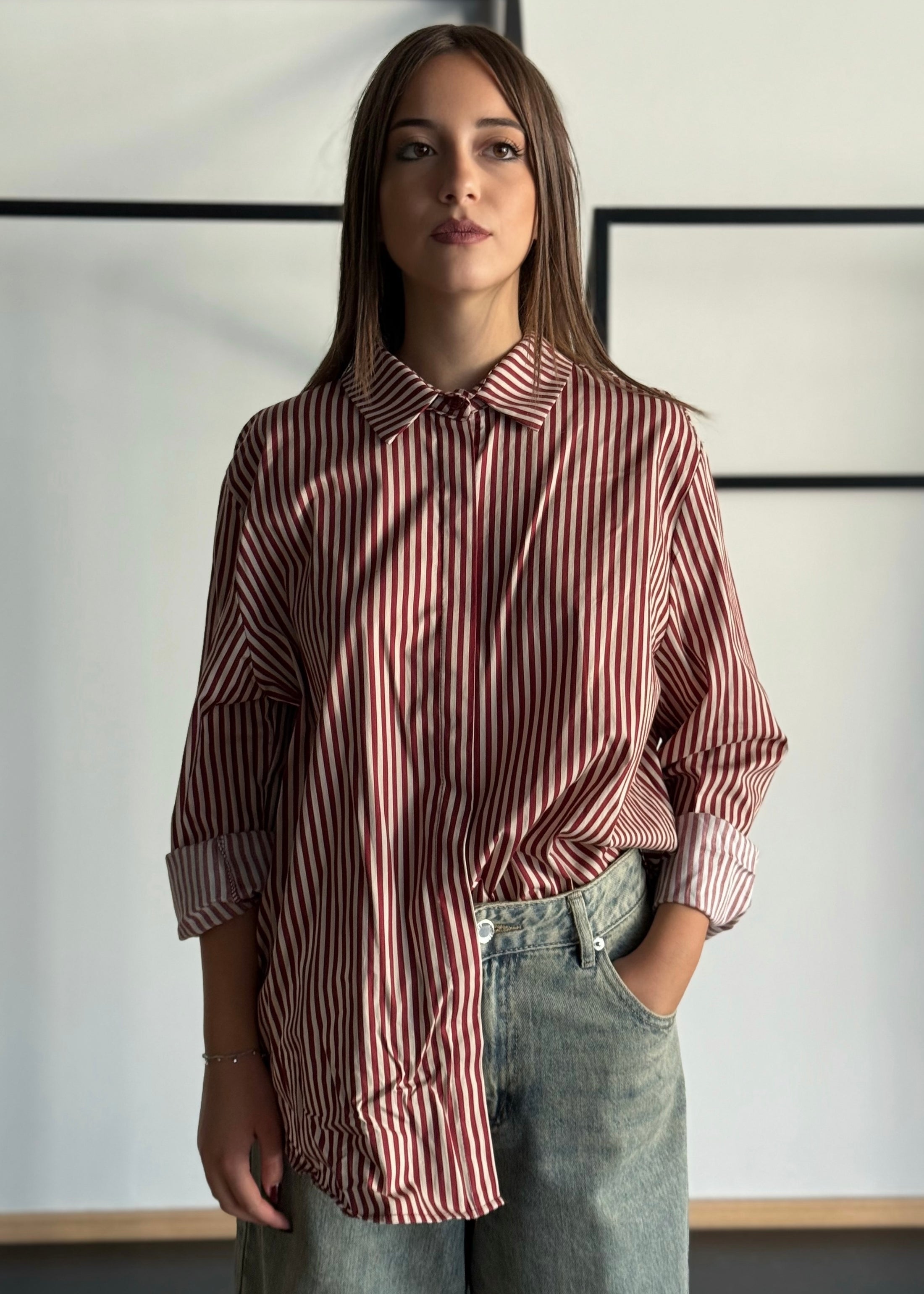 Camicia oversize a righe rosse e bianche
