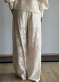 Carica l'immagine nel visualizzatore della galleria, Pantalone ZAHJR in pizzo ricamato
