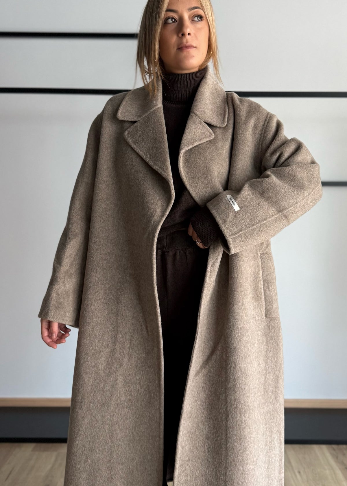 Cappotto lungo con cintura e sciarpa abbinata - KONTATTO