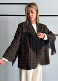 Carica l'immagine nel visualizzatore della galleria, Blazer a quadri con frange nere
