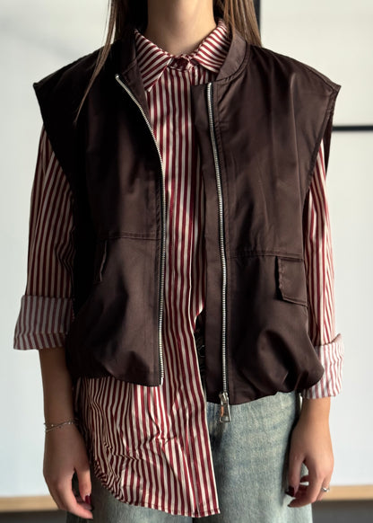 Gilet moro con zip e tasche frontali