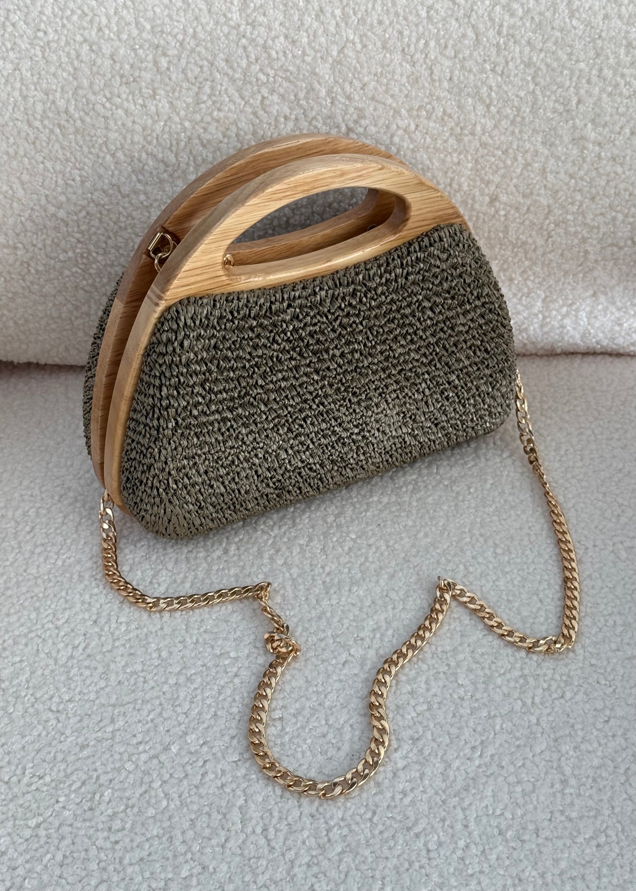 Clutch in rafia salvia