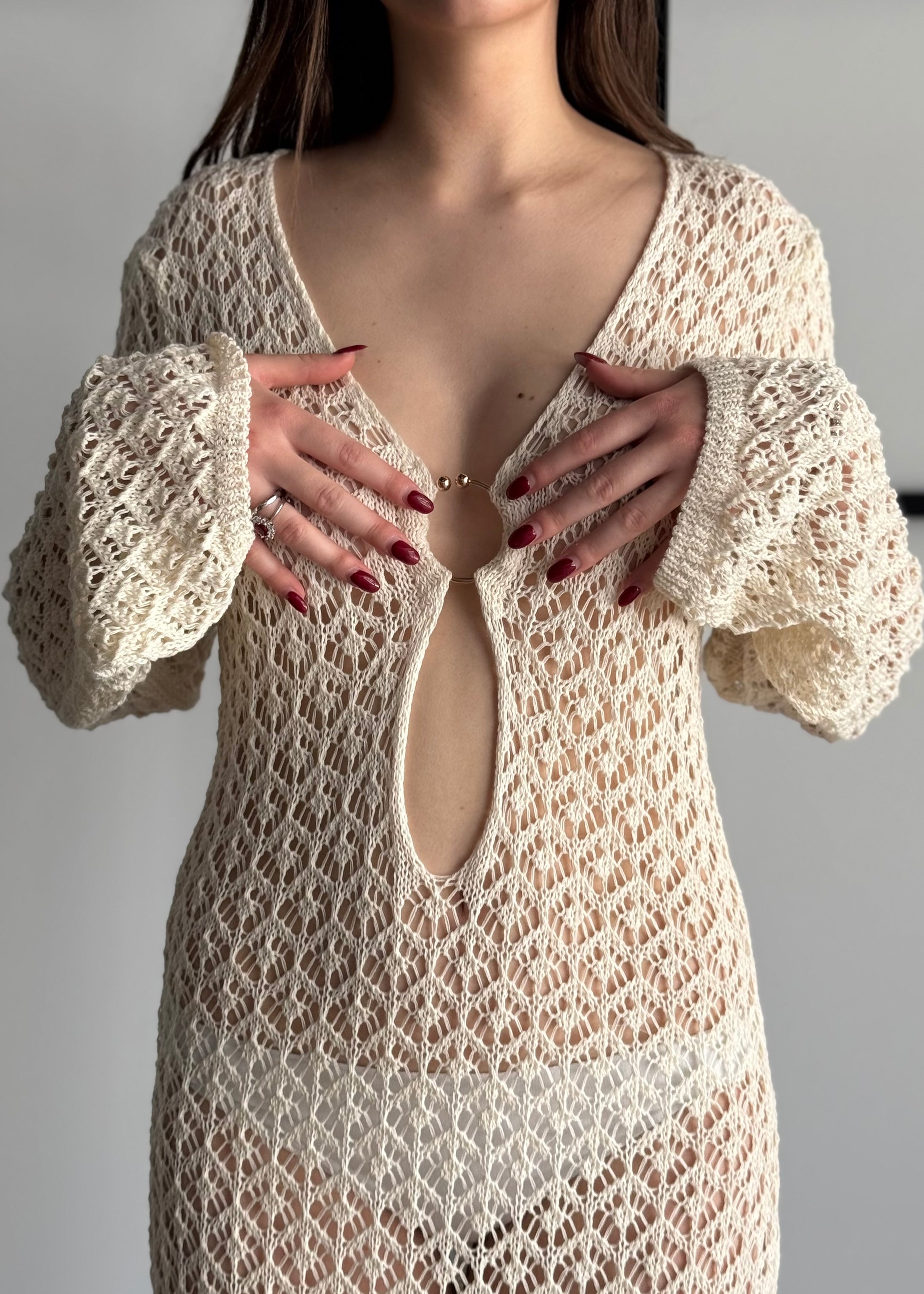 Abito lungo crochet panna con scollo profondo