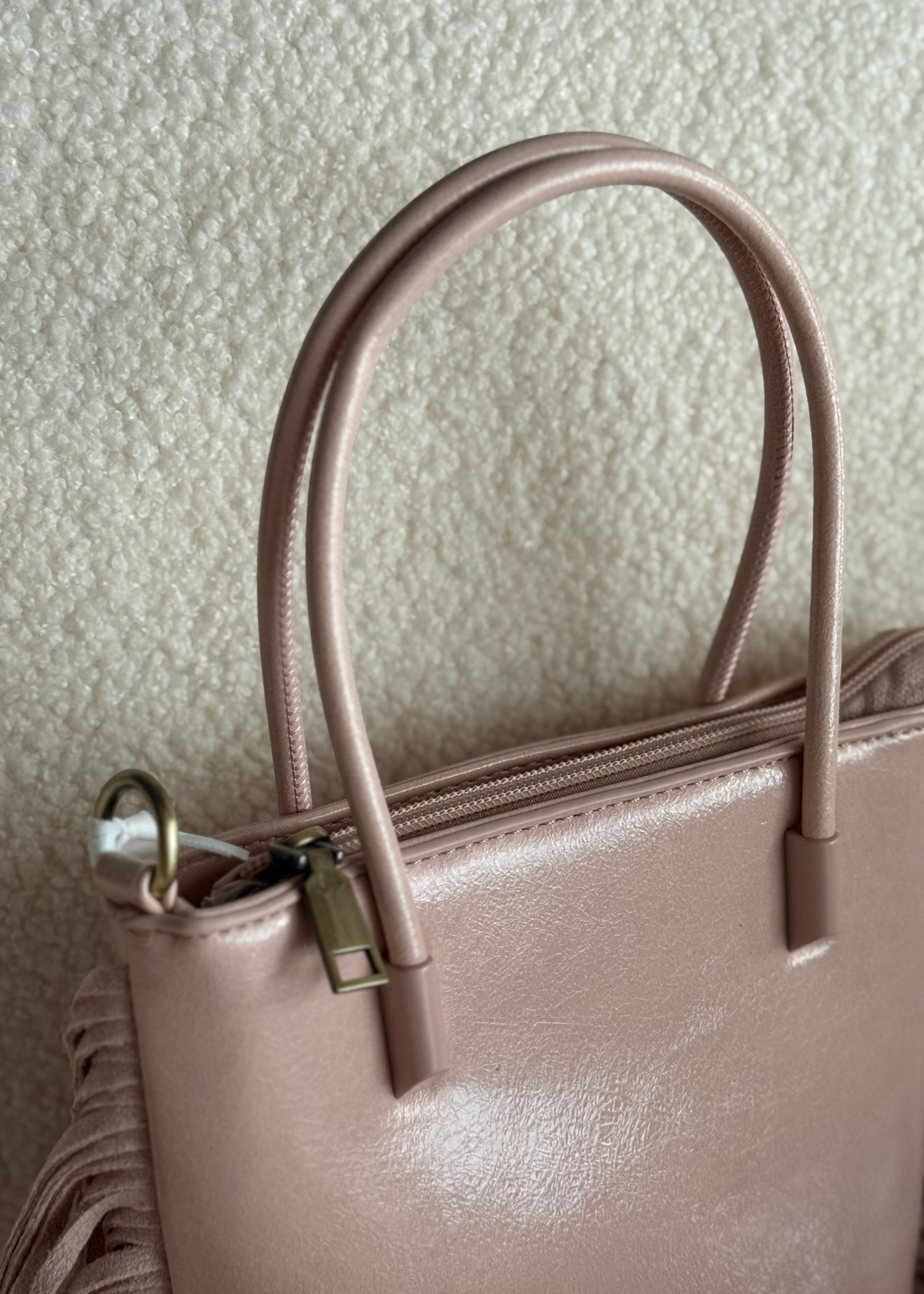 Borsa THEVICE con frange e borchie rosa