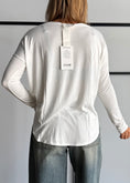 Carica l'immagine nel visualizzatore della galleria, Maglia latte scollo a barca - ZAHJR
