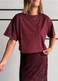 Carica l'immagine nel visualizzatore della galleria, T-shirt cropped Bordeaux
