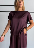 Carica l'immagine nel visualizzatore della galleria, T-shirt vino in satin - ZAHJR
