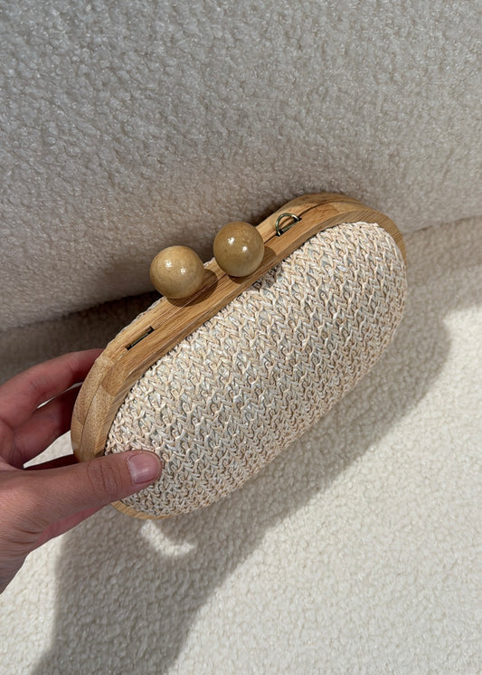 Clutch in raffia beige