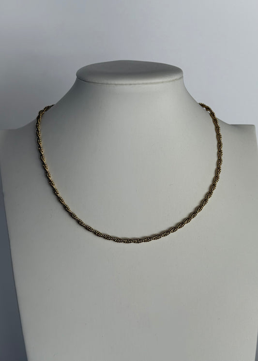 Collana dorata a corda sottile