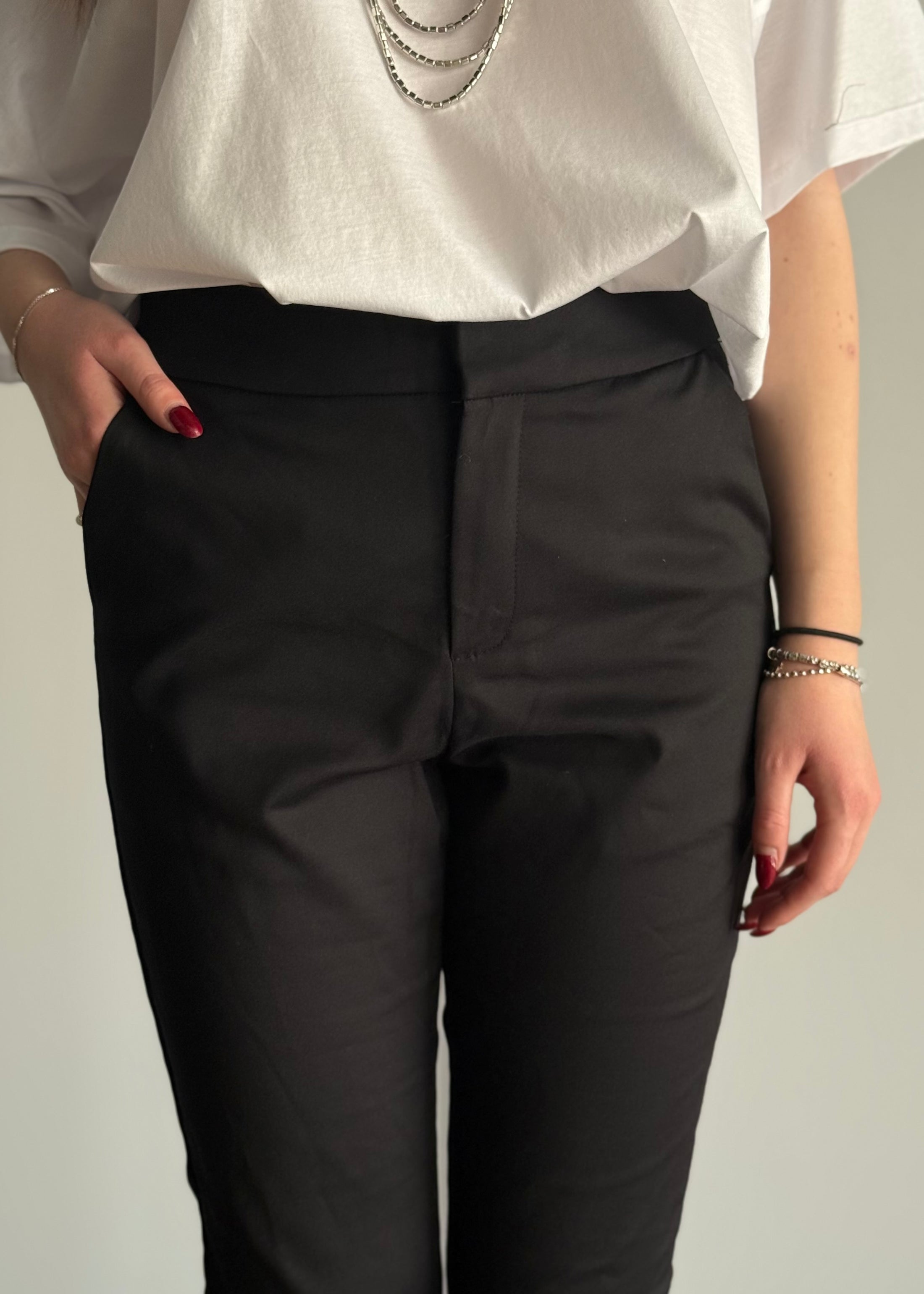Pantalone capri nero slim fit