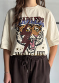 Carica l'immagine nel visualizzatore della galleria, T-shirt oversize grafica “Fearless Wild Life” -PHILIALOFT
